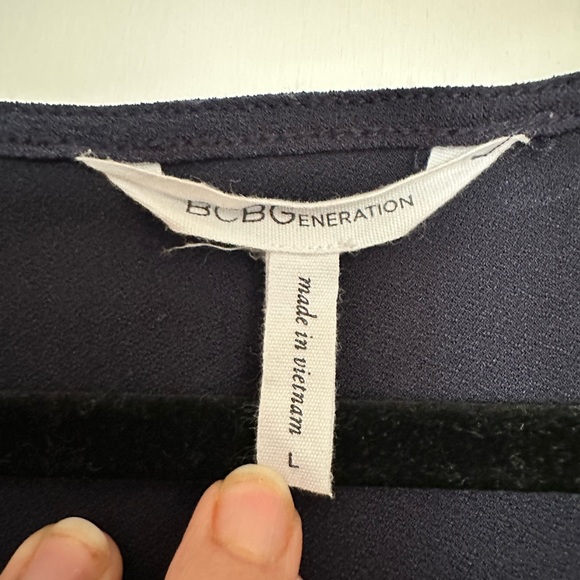 BCBGeneration Solid Navy Blue Sleeveless V-Neck Surplice Skort Romper - Picture 3 of 3